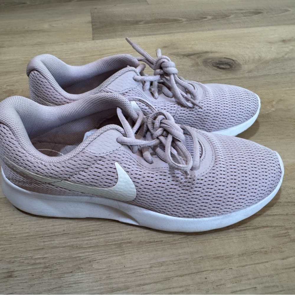 Nike Pink Sneakers Lightweight Mesh Design
